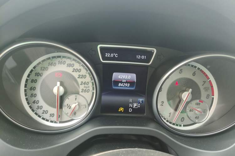 Used Mercedes-Benz GLA 2016 GLA 200 Fashion Model Odometer Close Up