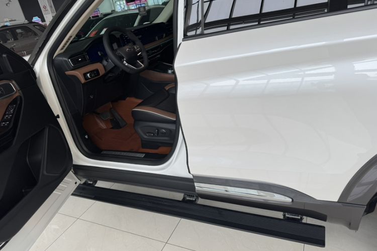 Used Ford Explorer 2023 EcoBoost 285 Four-Wheel Drive Titanium Edition 6 Seats
