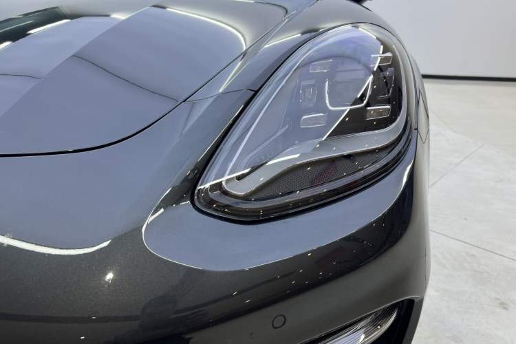 Used Porsche Panamera 2023 Restyled Panamera 4 Executive Extended Platinum Edition 2.9T Exterior 7