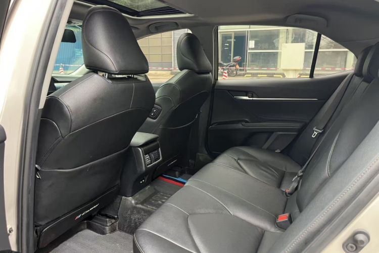 Used Toyota Camry 2021 2.0G Luxury Edition
