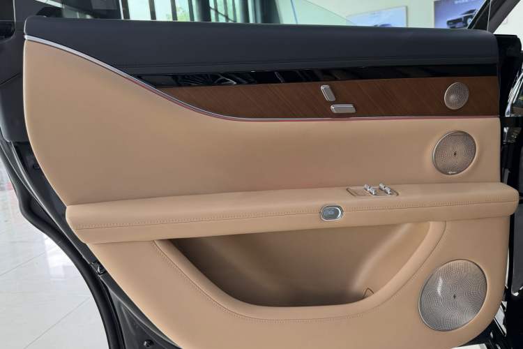 Used Hima Stelato S9 2024 All-Electric Max Rear-Drive Long-Range Version
