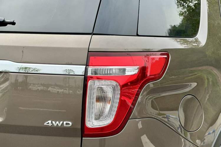 Used Ford Explorer 2013 3.5L Deluxe Model
