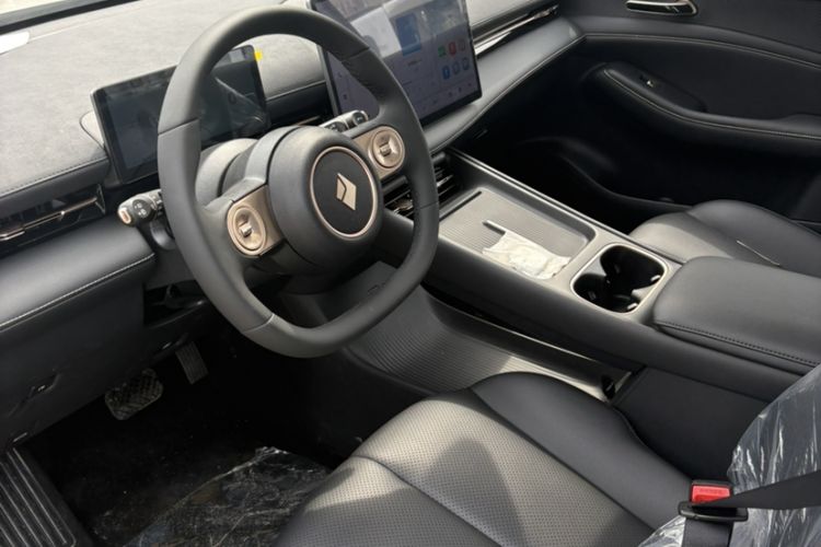 Used Baojun Yunhai 2024 140km Plug-in Hybrid Version Interior 1