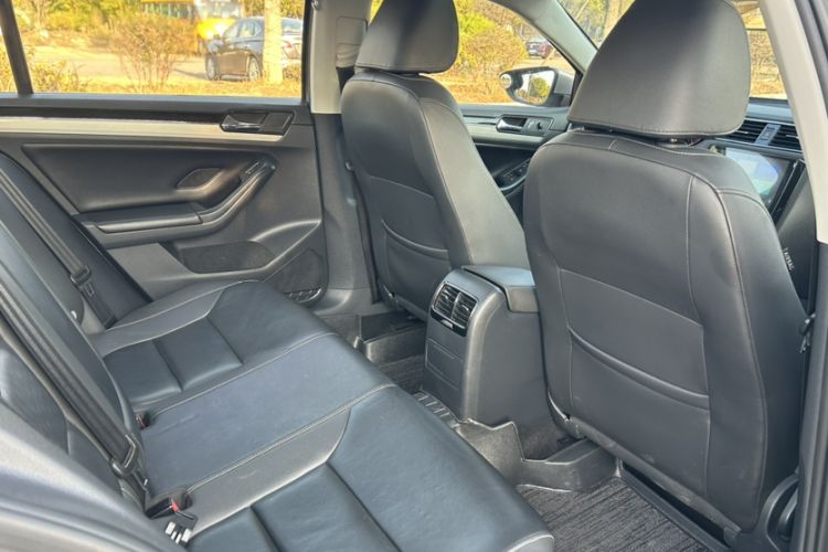 Used Volkswagen Sagitar 2017 230TSI Automatic Comfort Version
