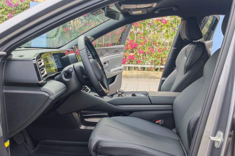 Used BYD Qin L 2024 DM-i 80KM Beyond Model Interior 5