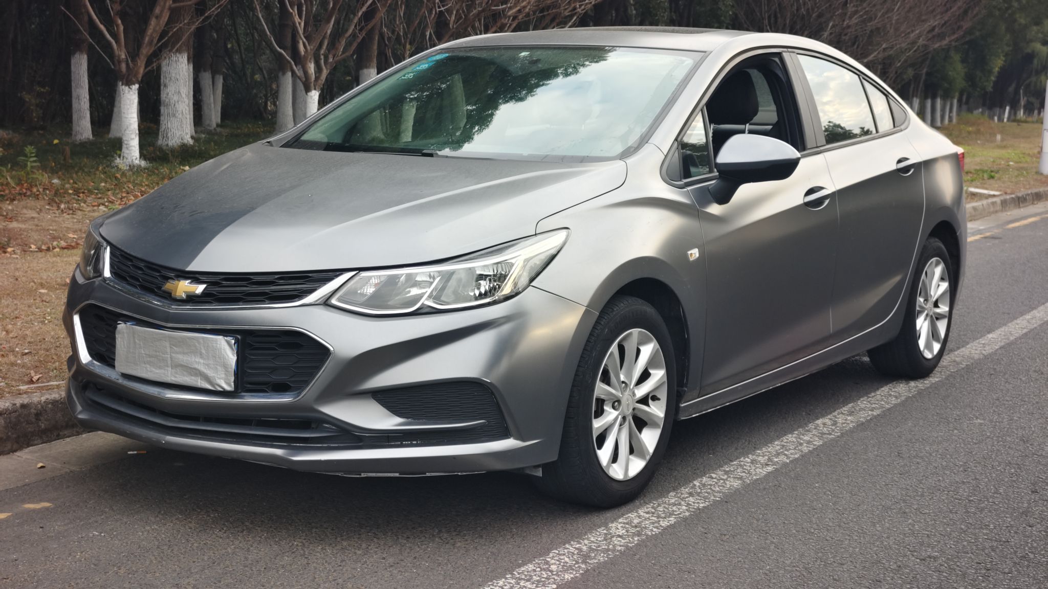 Под передней частью автомобиля