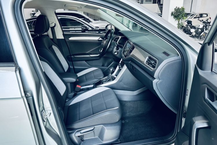 Used Volkswagen T-ROC 2018 230TSI DSG Two-Wheel Drive Advanced Version China V Standard
