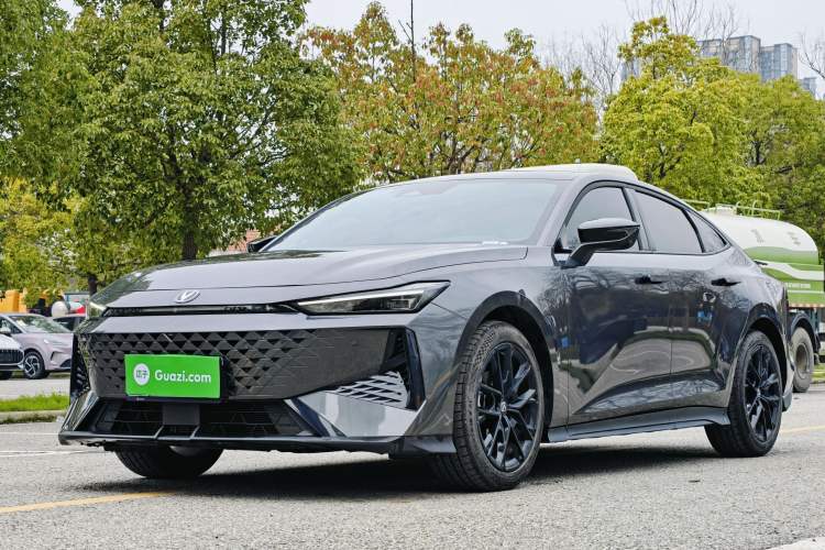 Used CHANGAN UNI-V 2025 1.5T 500Bar Prestige Version