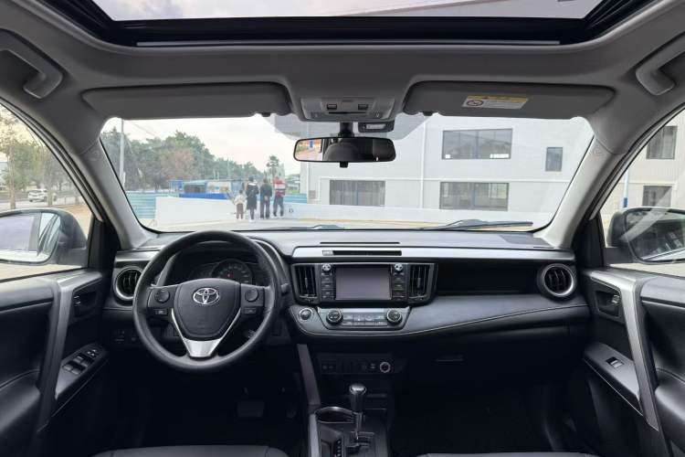 Used Toyota RAV4 2016 2.0L CVT Two-Wheel Drive Fashion Edition China V Standard