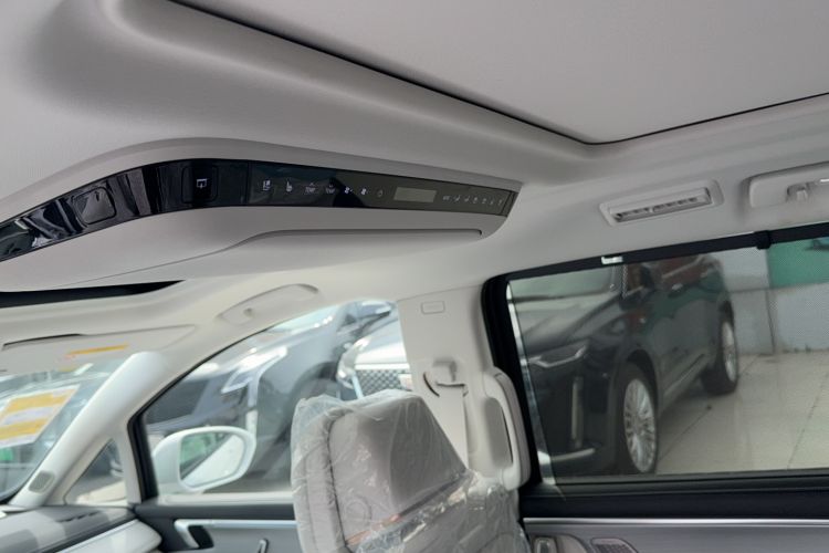 Used Buick GL8 2025 Lu Zun Deluxe Edition Interior 6