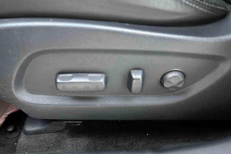 Used Hyundai Santa Fe 2013 2.4L Automatic Two-Wheel Drive Smart Version
