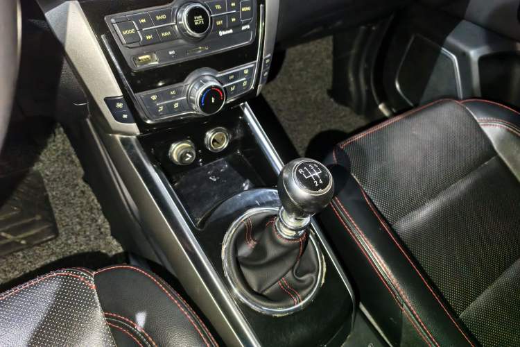 Used Zotye Domy X5 2016 1.5T Manual Luxury 7-Seater China V Emission Standard Interior 4