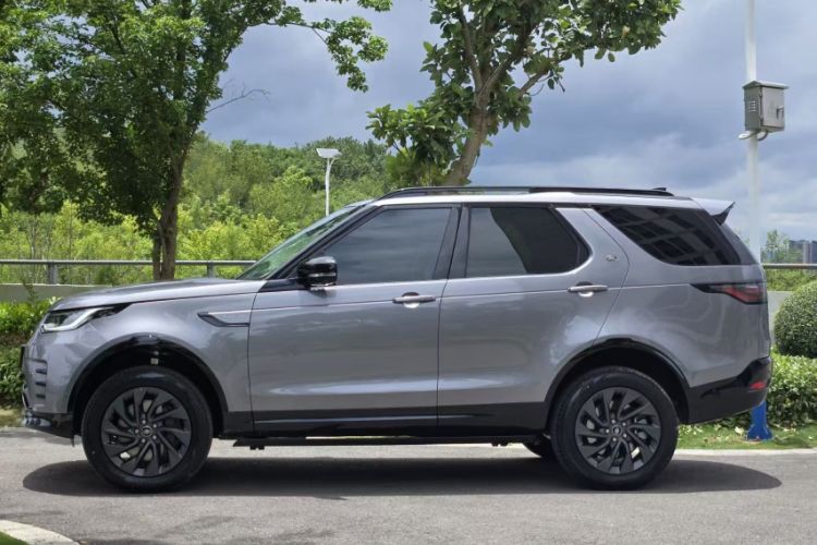 Used Land Rover Discovery 2023 Revised Version 360 PS R-Dynamic S