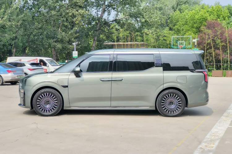 Used Zeekr 009 2024 Six-Seat Executive Version 4WD 108 kWh
