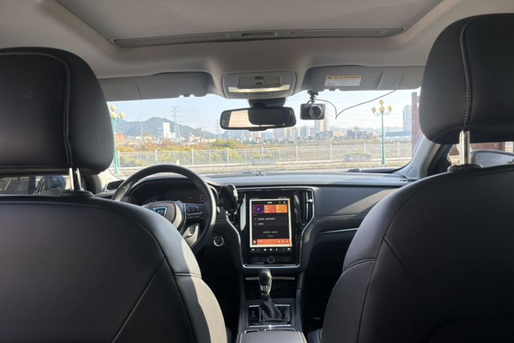 Used Roewe i6 2017 20T Automatic Internet ZhiZun Edition
