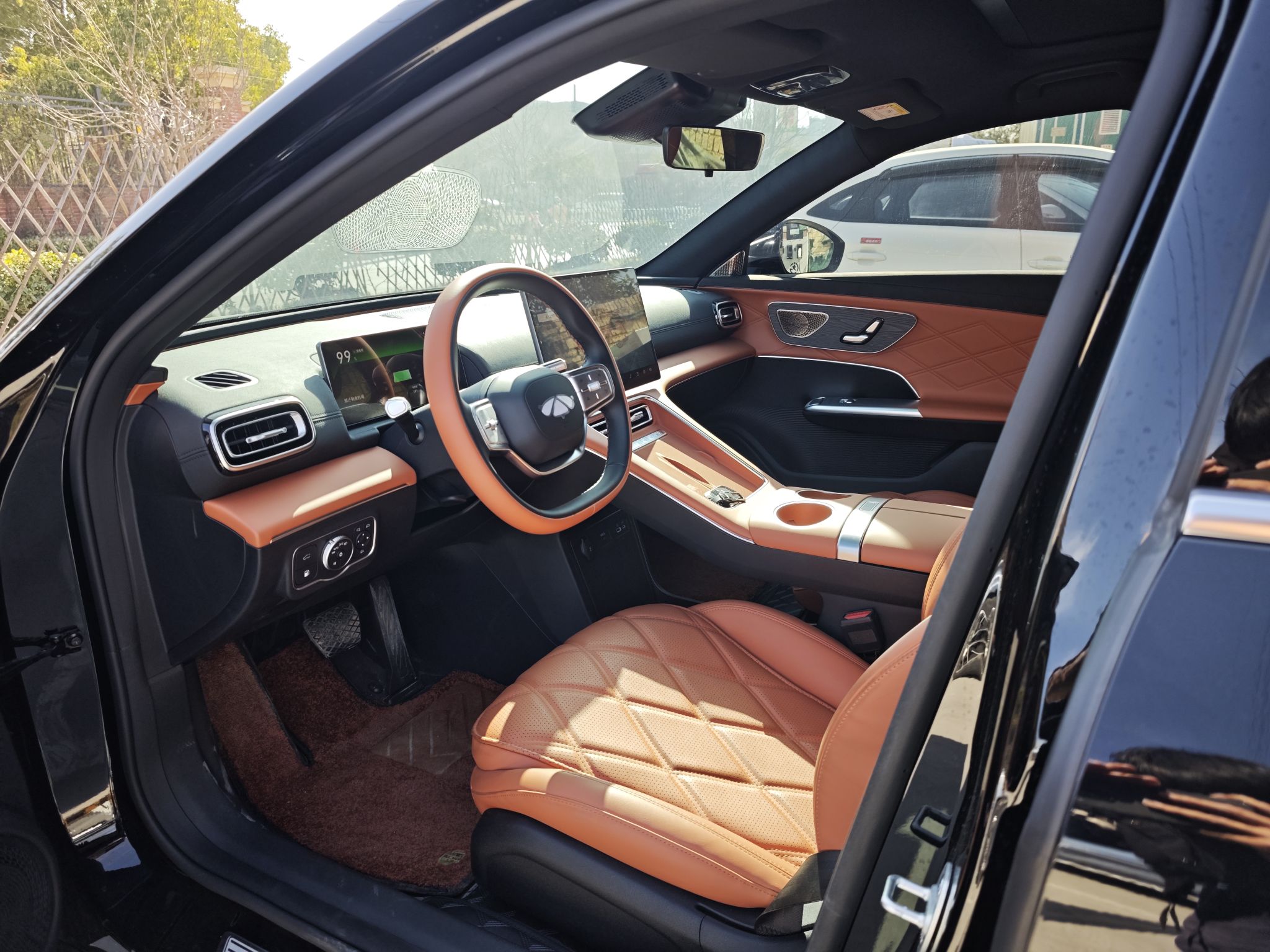 المقاعد الأمامية داخل السيارة