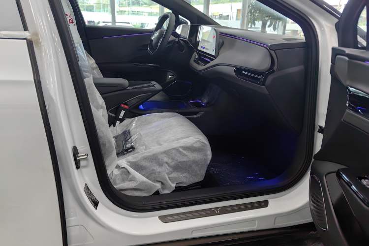 Used Hongqi EH7 2025 690 Smart Selection Edition