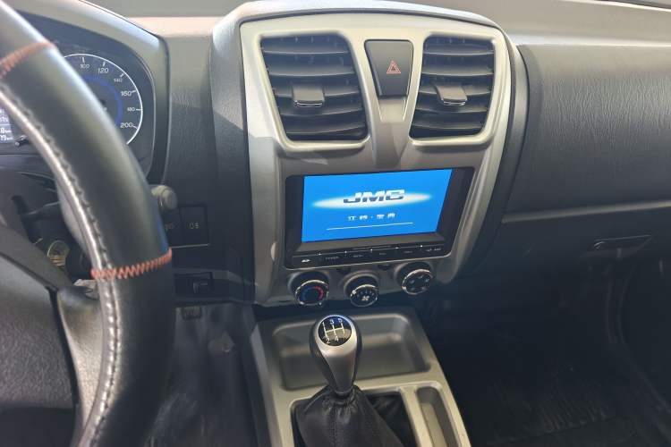 Used JMC Baodian 2018 2.9T New Value-Packed Two-Wheel-Drive Diesel Comfort Version with Extended Cargo Bed – JX4D30B5L
