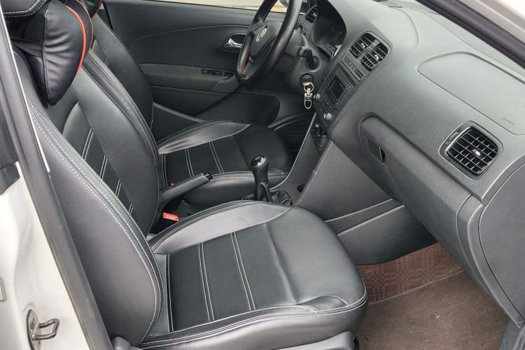 Used Volkswagen Polo 2018 1.5L Manual Drive-Comfort Model Interior 4