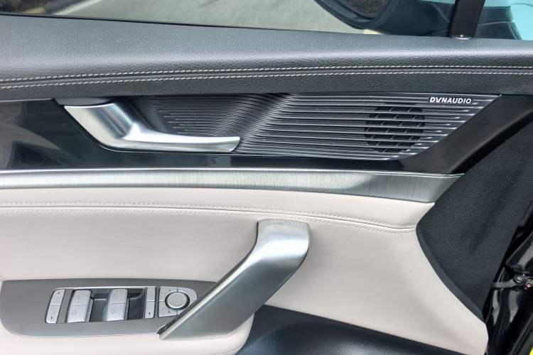 Used BYD Tang New Energy 2025 DM-i 115KM Prestige Model Interior 9