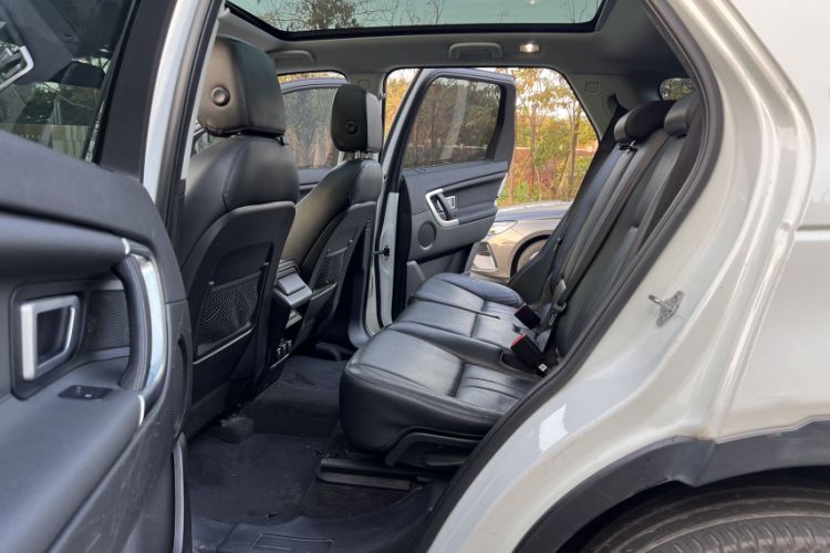 Used Land Rover Discovery Sport 2018 240 PS HSE Version Interior 9