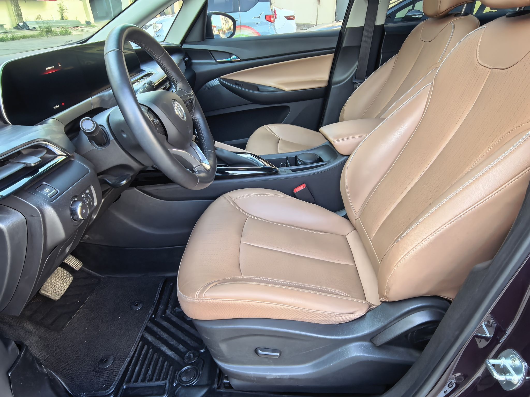 Переднее сиденье в автомобиле