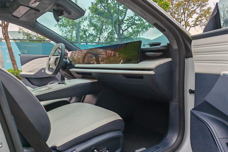 Used Geely Galaxy E8 2024 665 km Range Rear-Drive Starship Long-Range Version Interior 5