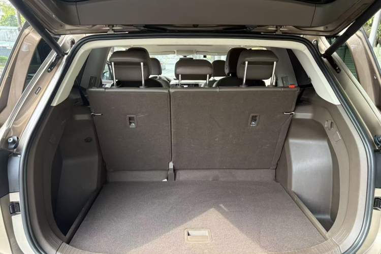 Used Volkswagen Viloran 2020 330TSI Luxury Edition Interior 3