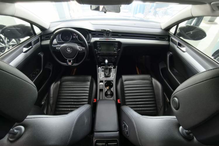 Used Volkswagen Magotan 2018 330TSI DSG Advanced Model Interior 1