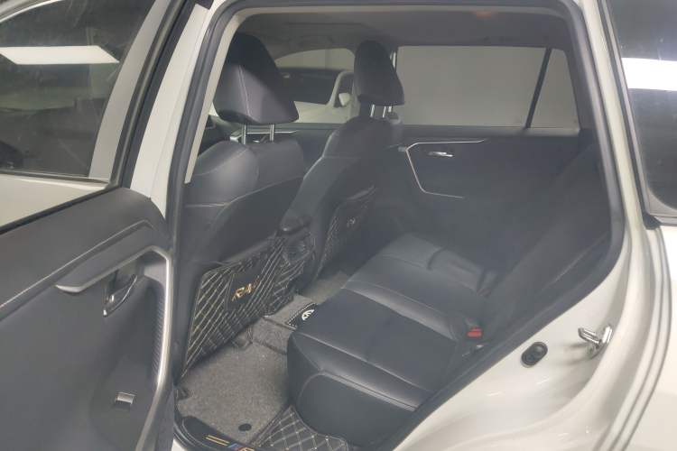 Used Toyota RAV4 2020 2.0L CVT Two-Wheel Drive Fashion PLUS Edition Interior 7