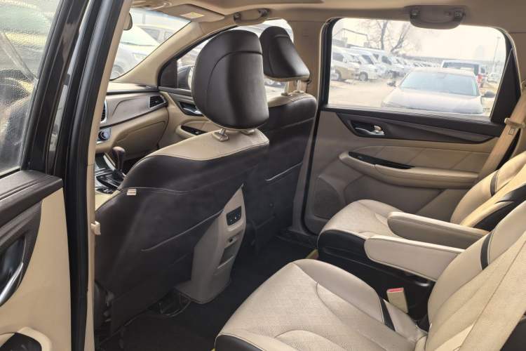 Used Baojun 730 2017 1.8L iAMT Luxury Version 7-Seater