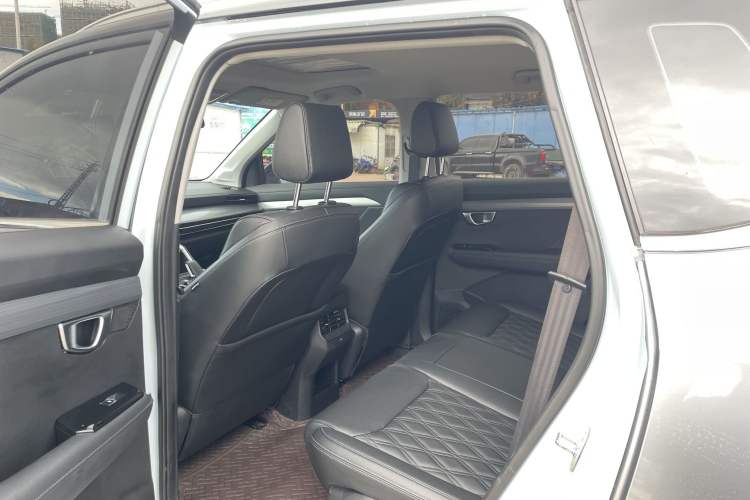 Used Wuling Asta 2022 2.0L DHT Electric-Speed Version
