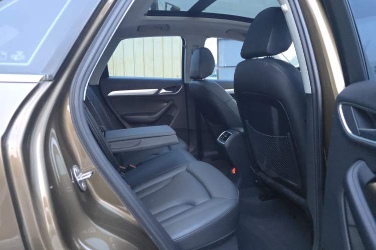 Used Audi Q3 2015 30 TFSI Comfort Model Interior 4