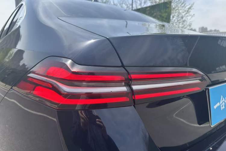 Used BMW 5 Series 2025 530Li Leading Model M Sport Package Exterior 7