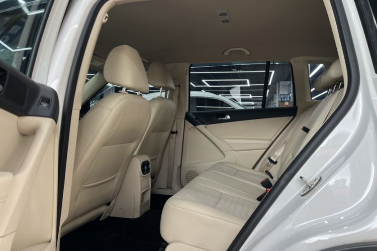 Used Volkswagen Tiguan L 2016 280TSI Automatic Two-Wheel-Drive Silk Road Style Edition
