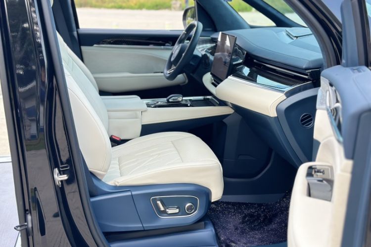 Used Zeekr 009 2024 Six-Seat Executive Version 4WD 108 kWh
