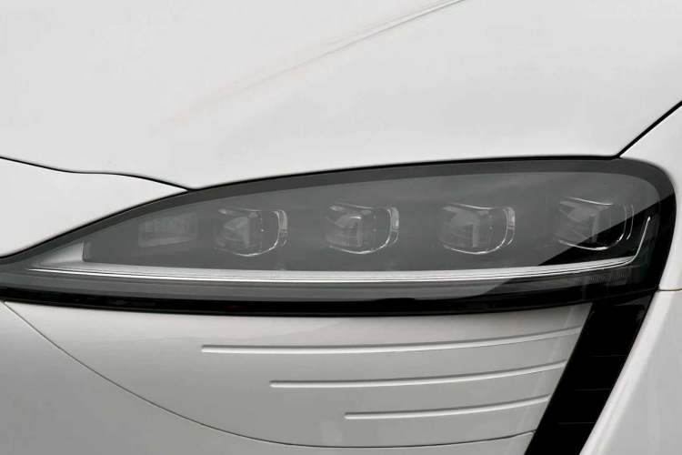 Used Hima Luxeed R7 2024 All-Electric 802 km Max
