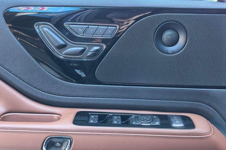 Used Lincoln Aviator 2020 3.0T V6 Four-Wheel Drive Zunya Edition Interior 10