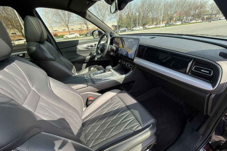 Used GAC Trumpchi GS8 2024 Linghang Series 2.0 TGDI Two-Wheel Drive Luxury Smart Connectivity Version Interior 9