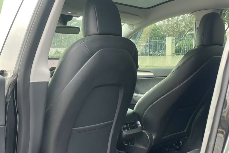 Used Tesla Model Y 2022 Long-Range All-Wheel-Drive Version