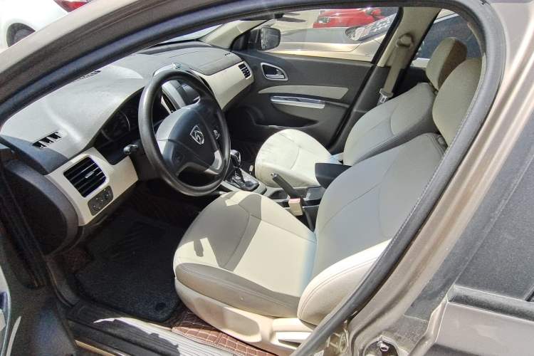 Used Baojun 630 2013 1.5L manual standard version