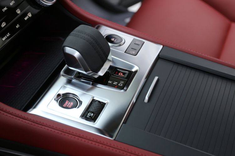 Used Jaguar F-PACE 2024 P250 R-Dynamic HSE Gear Lever