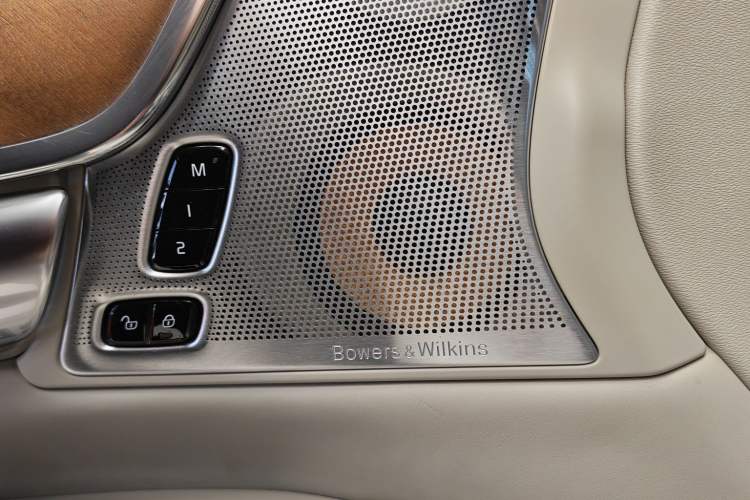 Used Volvo S90 New Energy 2019 T8 E-Drive Hybrid Honor Edition 3 Seats China VI Standard Interior 9