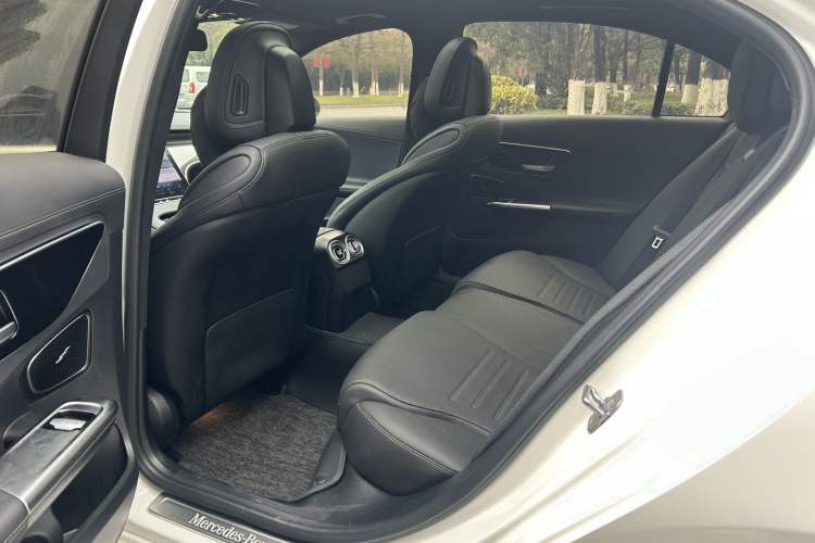 Used Mercedes-Benz C-Class 2024 Second Facelift C 260 L Sport Edition Interior 3