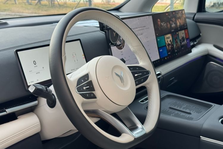 Used VOYAH Dream 2025 EV Four-Wheel Drive Prestige Kunpeng Edition