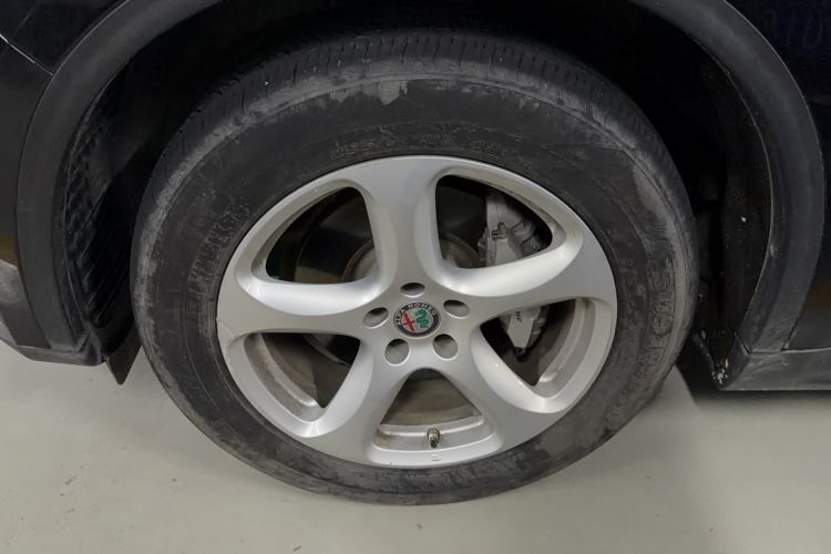 Used Alfa Romeo Stelvio 2017 2.0T 200HP Elite Edition Exterior 3