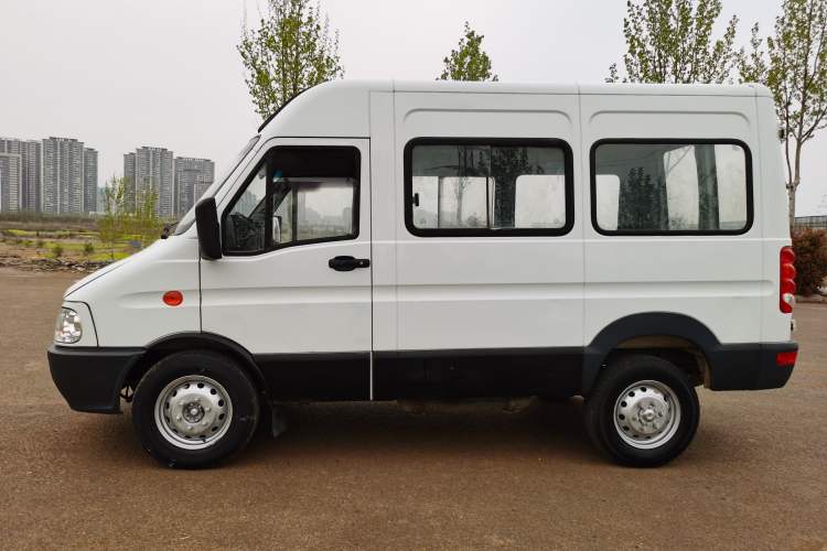 Used Iveco Power Daily 2017 2.5T Classic A32 Mid-Roof 6-7 Seater Bus 47Z5