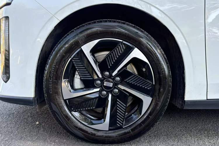 Used Geely Galaxy L6 2024 125km PLUS Dragon Edition