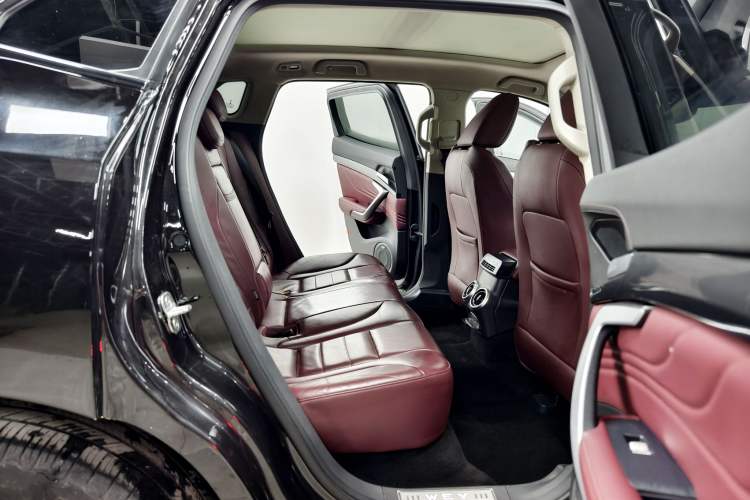 Used Wey VV7 2017 2.0T Flagship Model Interior 7