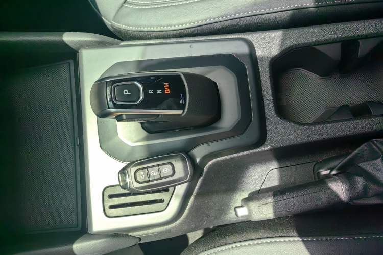 Used JMC Yuhu 7 2022 2.0T Automatic Diesel Two-Wheel Drive Comfort Version Standard Wheelbase
